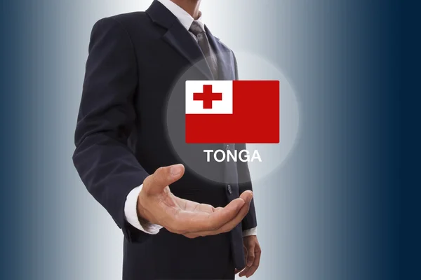 Рука бизнесмена показывает флаг Тонга — стоковое фото