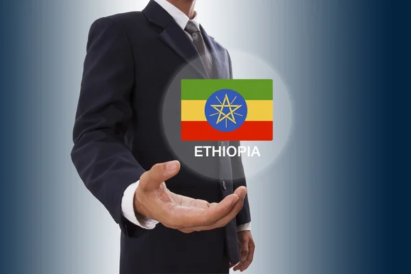 Uomo d'affari mano mostrando Bandiera Etiopia — Foto Stock