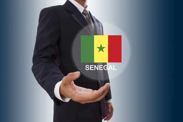 Zakenman hand tonen Senegal vlag — Stockfoto