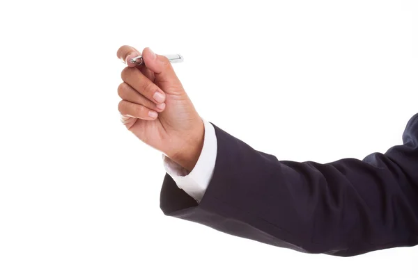 Mano sosteniendo una pluma aislada en blanco — Foto de Stock