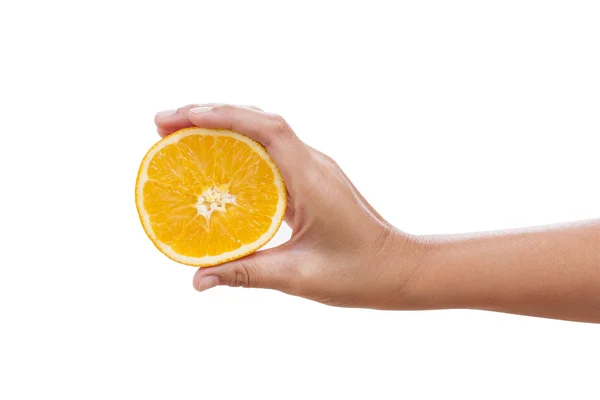 白地にオレンジ スライスを保持している女性の手 — ストック写真
