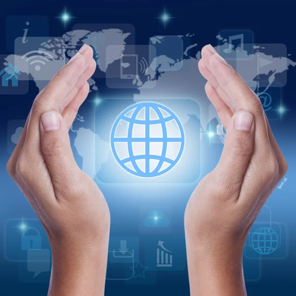 Hand mit Globussymbol auf dem Bildschirm. Geschäftskonzept — Stockfoto