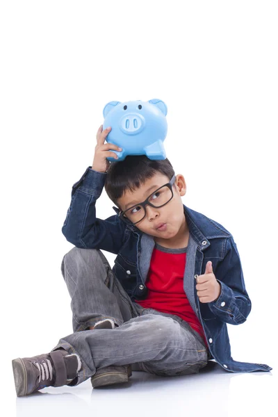 Niño pequeño con alcancía — Foto de Stock