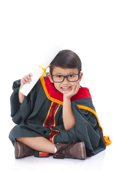 Menino feliz em terno de graduação . — Fotografia de Stock