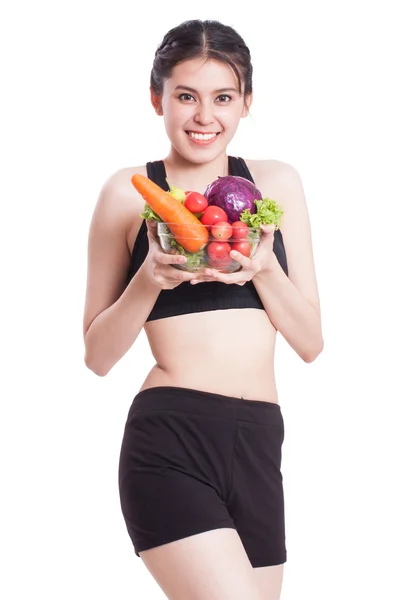 Une alimentation saine, jeune femme heureuse avec des légumes — Photo