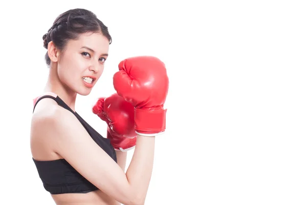 Mulher fitness com as luvas de boxe vermelho — Fotografia de Stock