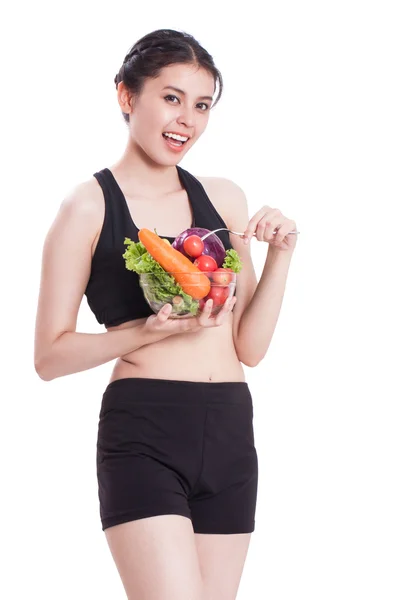 Une alimentation saine, jeune femme heureuse avec des légumes — Photo