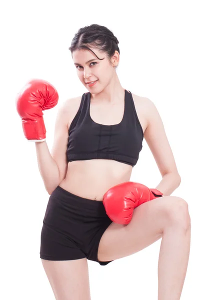 Mujer fitness con los guantes de boxeo rojos — Foto de Stock