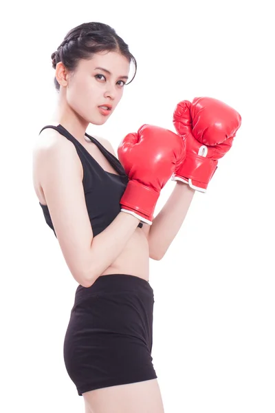 Mujer fitness con los guantes de boxeo rojos — Foto de Stock