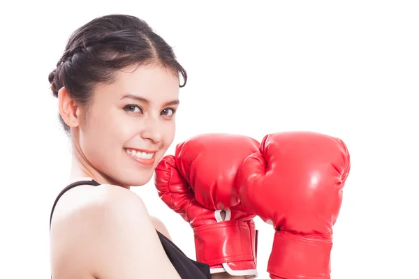 Fitness vrouw met de rode bokshandschoenen. — Stockfoto