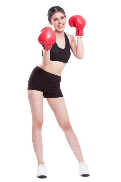 Mujer fitness usando guantes de boxeo —  Fotos de Stock