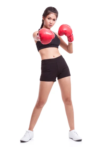 Fitness kvinna som bär boxningshandskar — Stockfoto