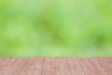 Arka plan üzerinde ahşap masa