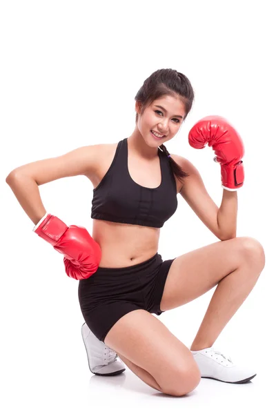 Mulher fitness vestindo luvas de boxe — Fotografia de Stock