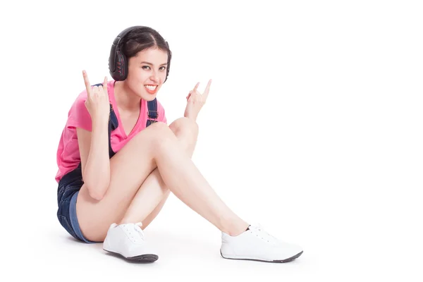 Young woman listening music — Stock Photo, Image