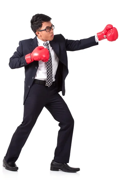Geschäftsmann trägt rote Boxhandschuhe — Stockfoto