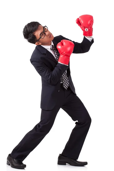 Affärsman bära röda boxningshandskar — Stockfoto