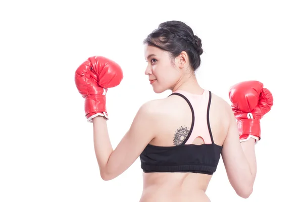 Fitness femme portant des gants de boxe — Photo