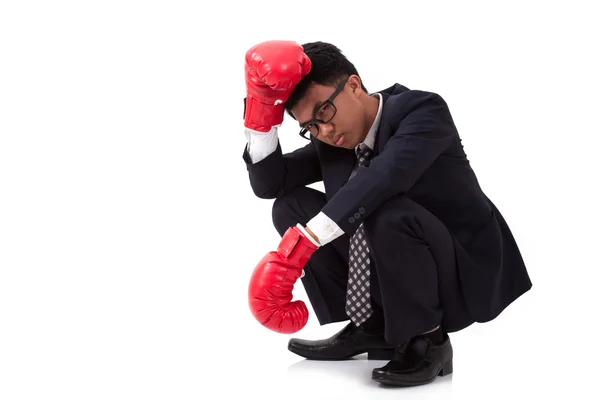 Empresário vestindo luvas de boxe vermelho — Fotografia de Stock