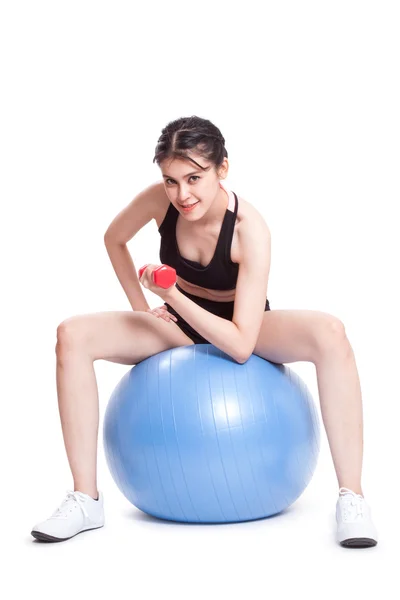 Entrenamiento de mujer con pelota de ejercicio y peso —  Fotos de Stock