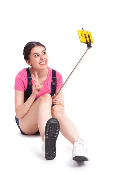 Young girl taking selfie — Stock Photo, Image