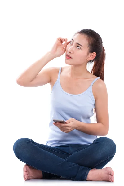 Mujer joven con smartphone — Foto de Stock