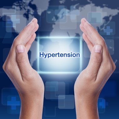Hipertansiyon düğmesini gösterilen eller