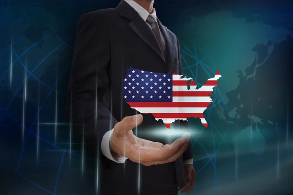 Homem de negócios mostrando mapa de EUA — Fotografia de Stock
