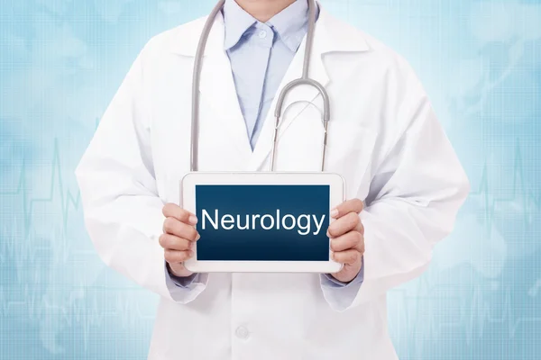 Médico con tableta y signo de neurología — Foto de Stock