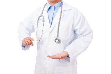 elleriyle bir şeyler gösteriyor doktor