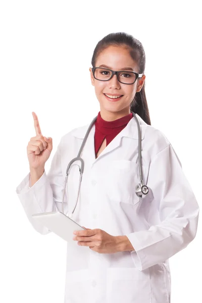 Volledige lengte portret van gelukkig vrouwelijke arts met de stethoscoop. — Stockfoto