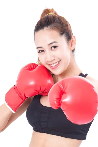 Mujer fitness usando guantes de boxeo — Foto de Stock