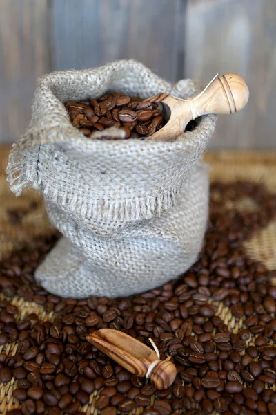 Feijão de café no saco de juta — Fotografia de Stock