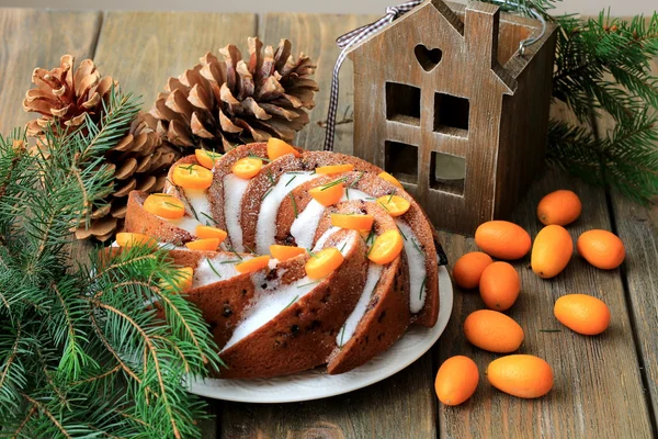 Рождественский торт с апельсинами и цитроном — стоковое фото