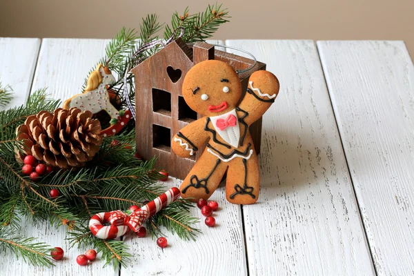 Jul dekoration med pepparkakor — Stockfoto