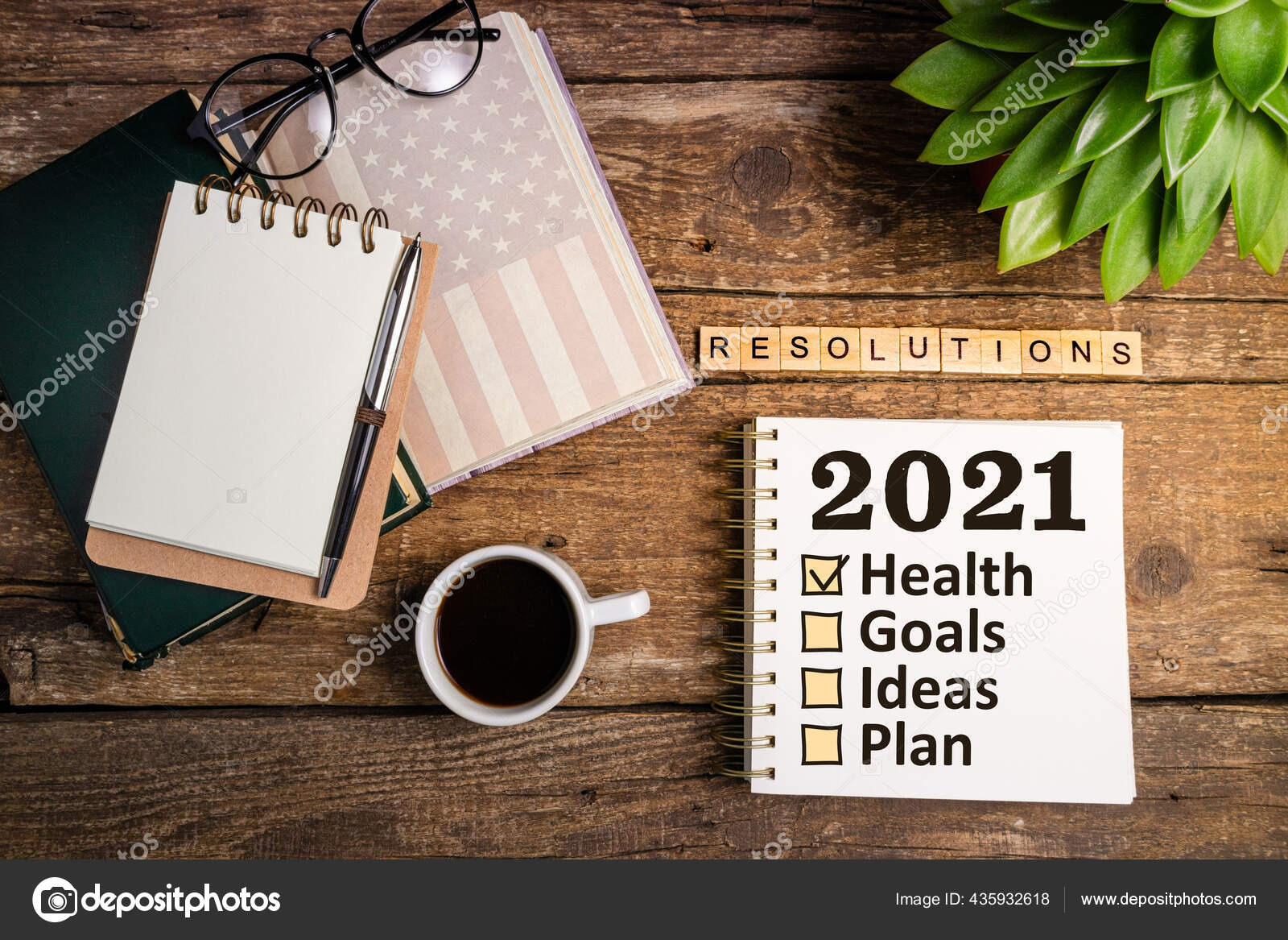 Liste Der Neujahrsvorsatze 2021 Schreibtischtisch Mit Notizbuchern Kaffeetasse Saftigen Amerikanischen Stockfotografie Lizenzfreie Fotos C Lanasweet 435932618 Depositphotos