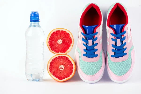 Accesorios Deportivos Para Mujer Calzado Deportivo Botella Agua Cítricos Sobre — Foto de Stock