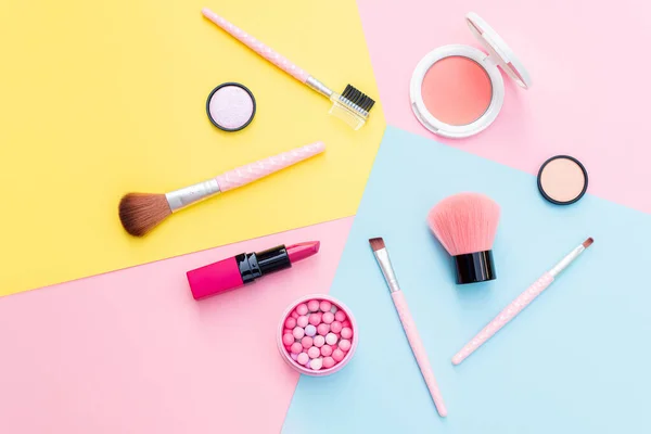 Prodotti Trucco Cosmetici Decorativi Sfondo Colori Posa Piatta Moda Bellezza — Foto Stock