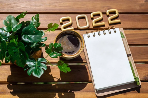 Neujahrsziele 2022 Auf Dem Tisch Torliste 2022 Mit Notizbuch Kaffeetasse — Stockfoto