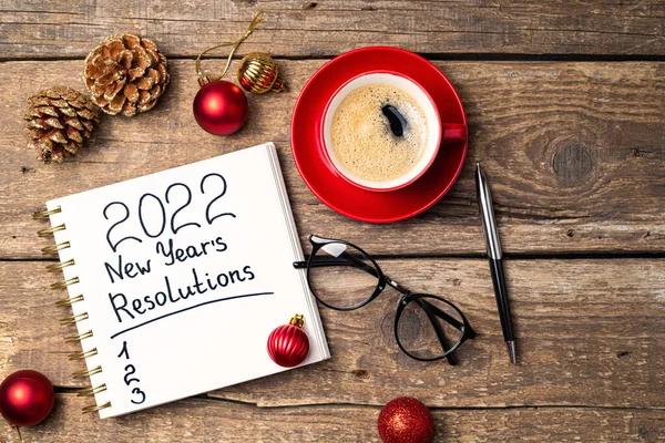 Nytt 2022 Resolutioner Skrivbordet 2022 Mål Med Anteckningsbok Kaffekopp Glasögon — Stockfoto