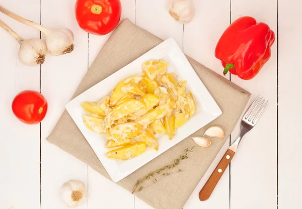 Batatas assadas com creme e alho — Fotografia de Stock