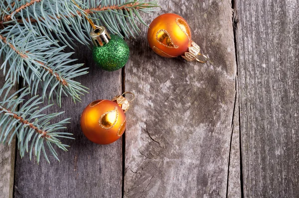 Fondo de Navidad con abeto y adornos de Navidad —  Fotos de Stock