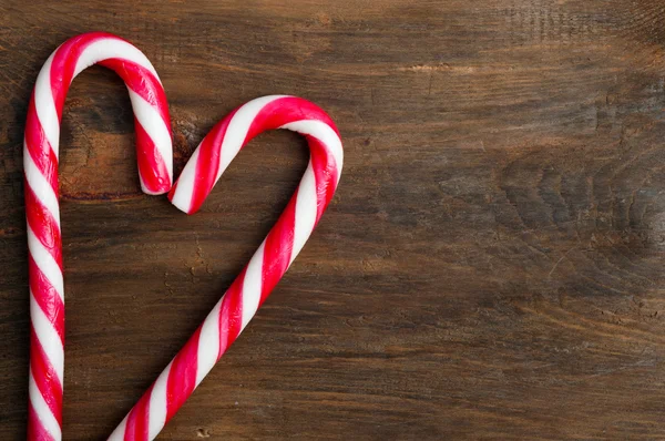 Bastones de Navidad sobre fondo de madera viejo —  Fotos de Stock