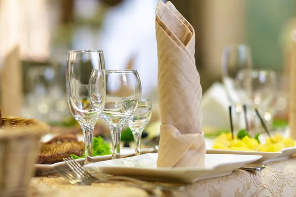 To lay the table — Stock Photo, Image