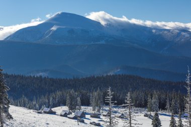 dağlarda eski çiftlik