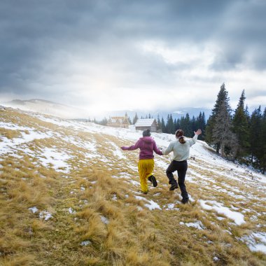 dağlarda çalışan