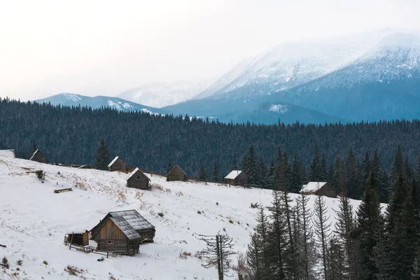 Hütten in den Bergen — Stockfoto