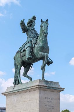 Bellecour Meydanı 'ndaki Kral 14. Louis anıtı.