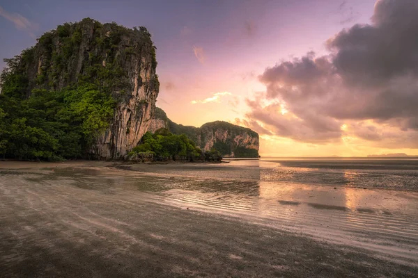 Красивый Пейзаж Пляжа Раджамангала Закате Легким Небом Провинции Транг Таиланд — стоковое фото
