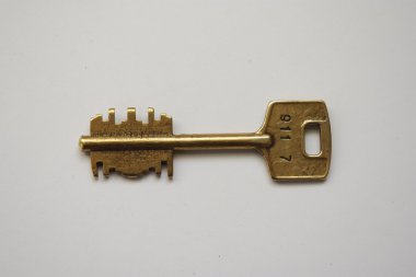 Anahtar beyazda izole edildi